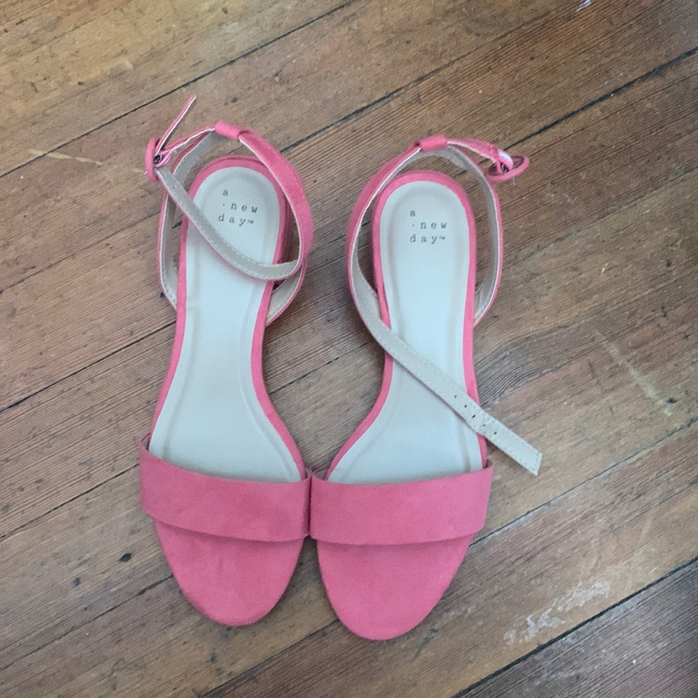 Woman’s Open Toed Shoes Size 8 Brand New
